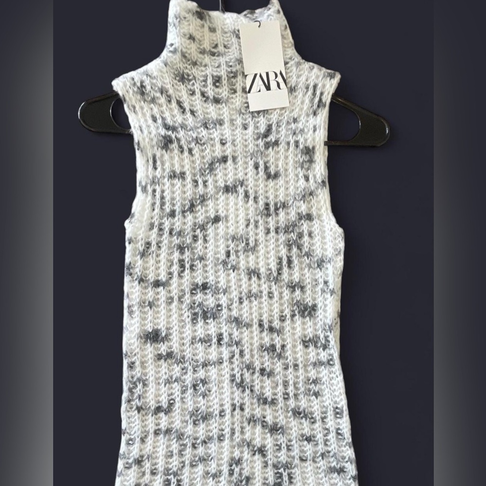 ZARA Sleeveless Knit Sweater NWT Dress/Top Size M - has 2” hole on side seam